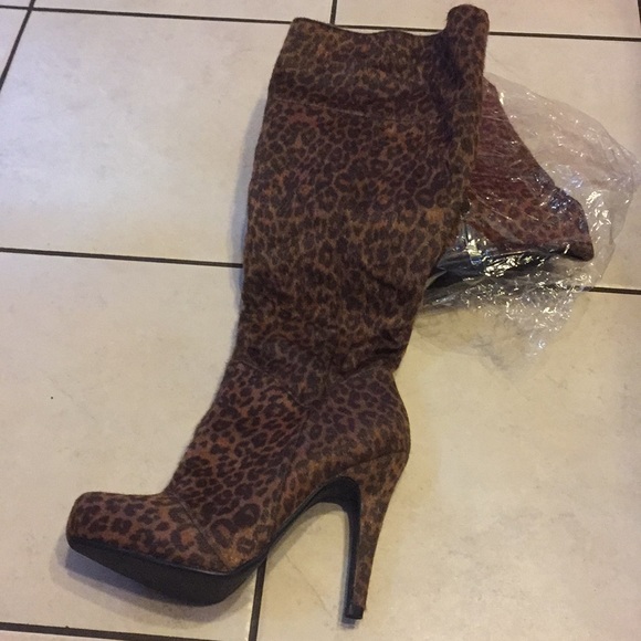 Leopard boots with heels - Picture 8 of 8